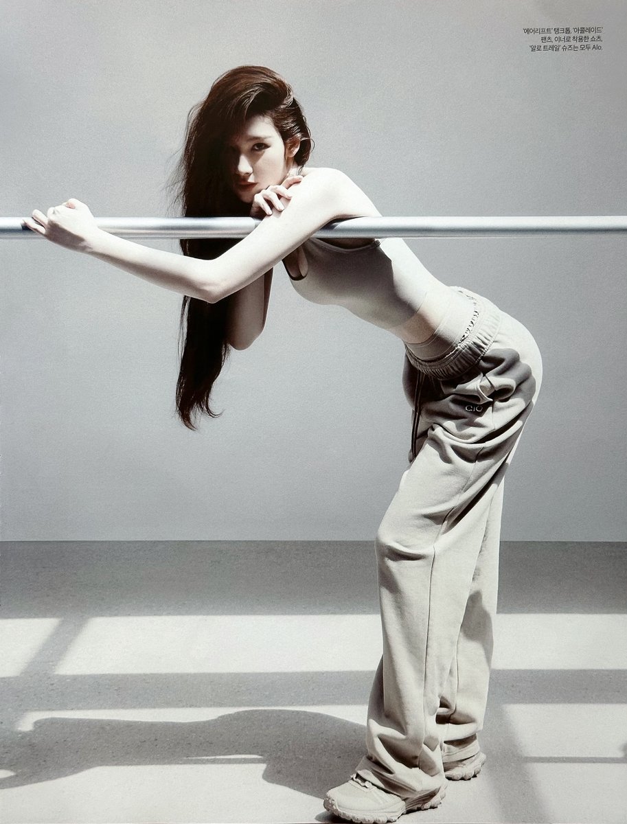 Dear_SANA_'s tweet photo. 하퍼스 바자(Harper’s BAZAAR Korea) #사나 (3)

사나의 눈빛에는 언제나 망설임이 없다. 데뷔 12년차,
자신만의 균형 위에 단단히 선 그녀를 만났다.

#사나 #SANA #サナ #TWICE https://t.co/9JzUpuhxNe