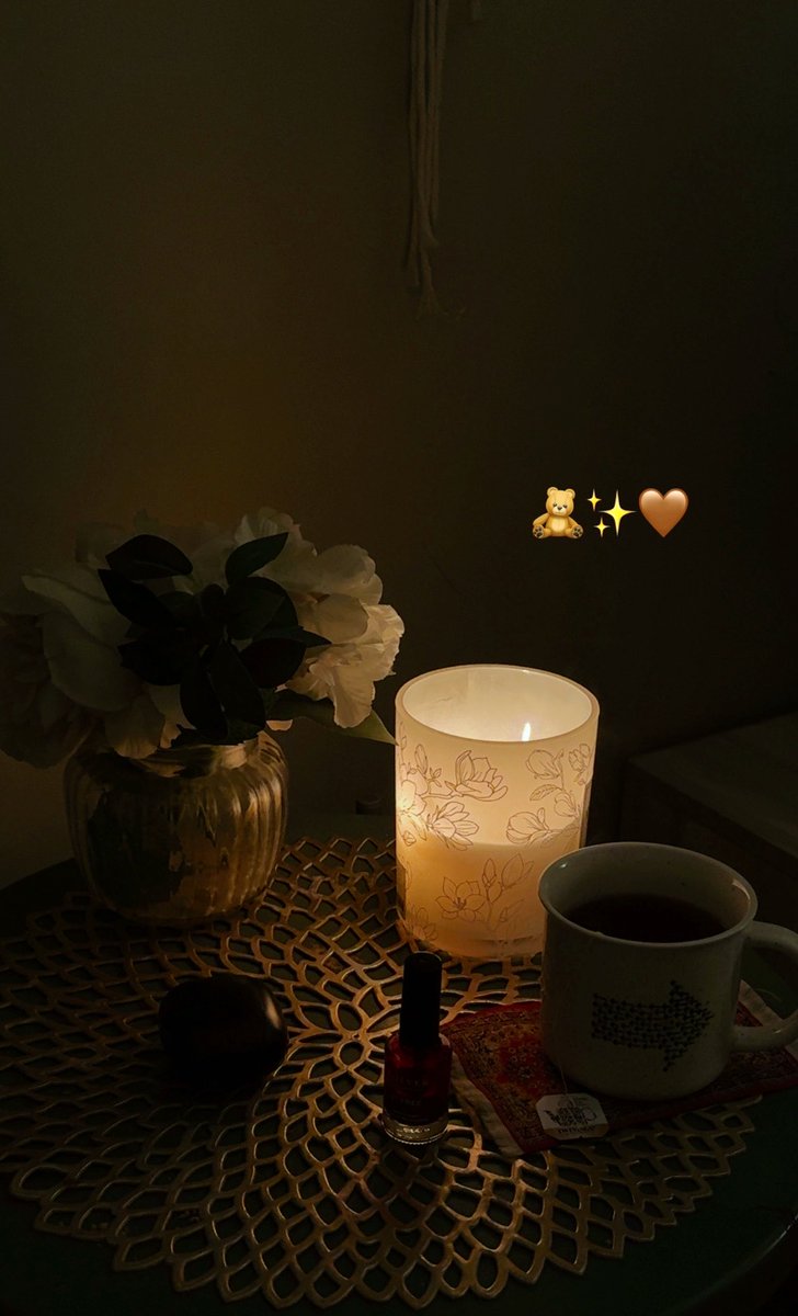 99xxip's tweet photo. آفة المرء الأبدية
أنه رهين حالاته المزاجية وتقلباته.

فجرية رايقه بمشروب رايق و ومندمجة بالرسم  ✨🧘‍♀️ https://t.co/9qPLeuQqaG