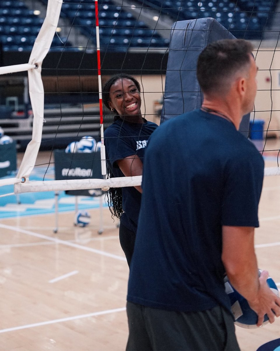 USDVolleyball's tweet photo. All smiles because we're back in the gym on #WorldVolleyballDay‼️

#GoToreros https://t.co/lAaYr44G87