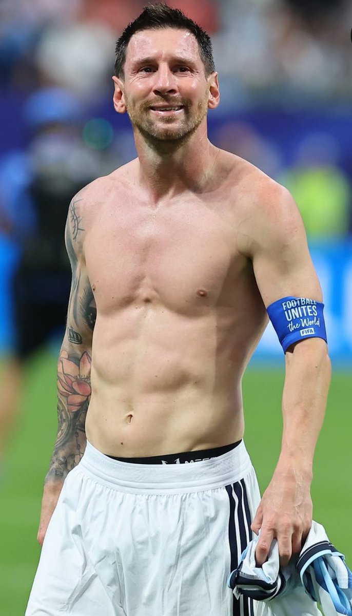 RataLiendo's tweet photo. #Argentina remontó un partido perdido, y en ráfaga de 13 minutos, convirtió en yeta ese lapso de tiempo, para ver caer rendido a sus pies, a Faraones del Imperio egipcio.
#Messi, condujo a su Pueblo al triunfo, y ha sido Él solo, la peor plaga de #Egipto.

Foto: @AlejandroPagni https://t.co/ZmK79XA5OZ