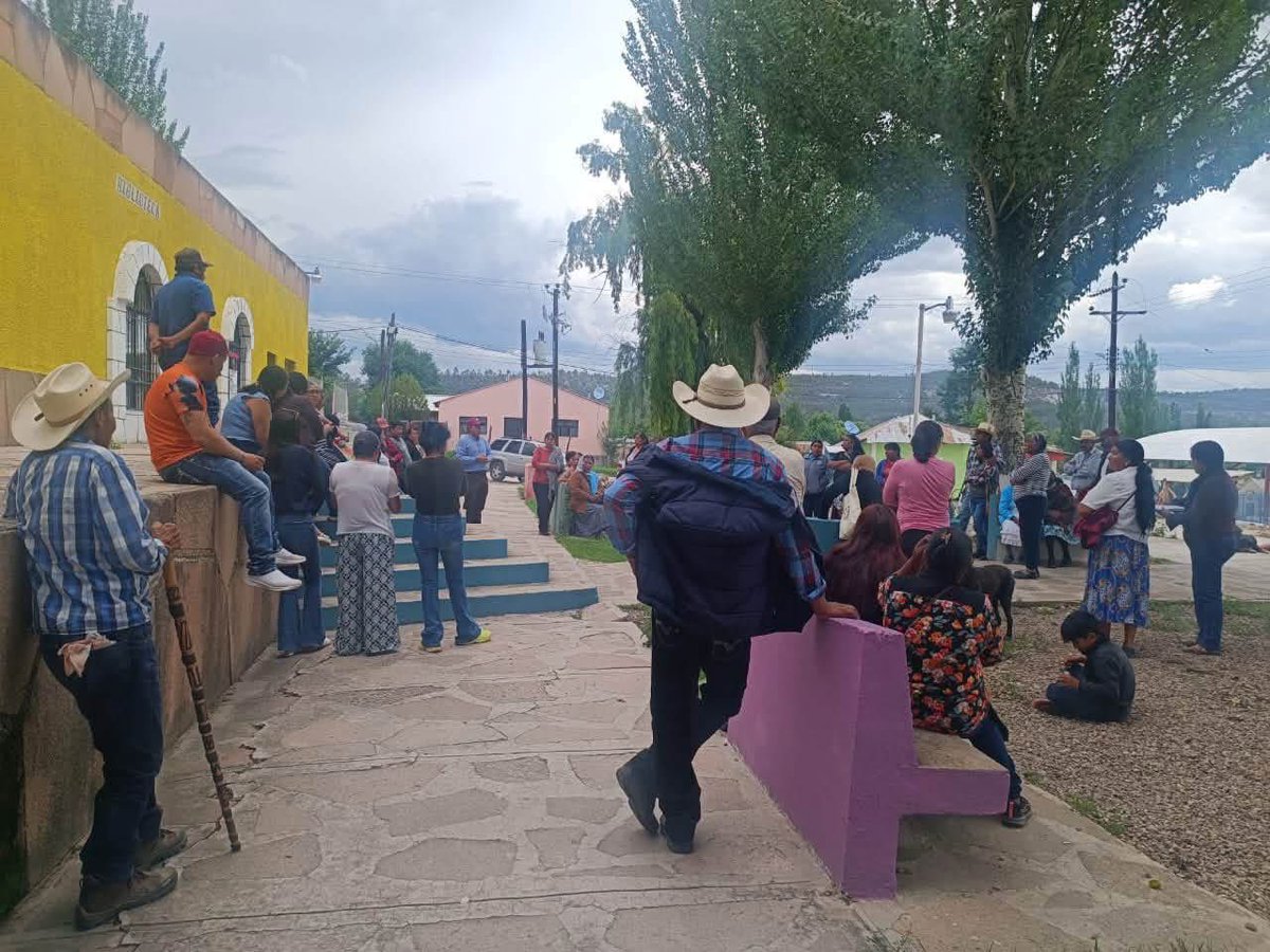 LCoedova's tweet photo. Reunión en Sisoguichi con el pleno e integrantes del grupo Antorchista en el municipio de Bocoyna https://t.co/o5KDSVm0xw