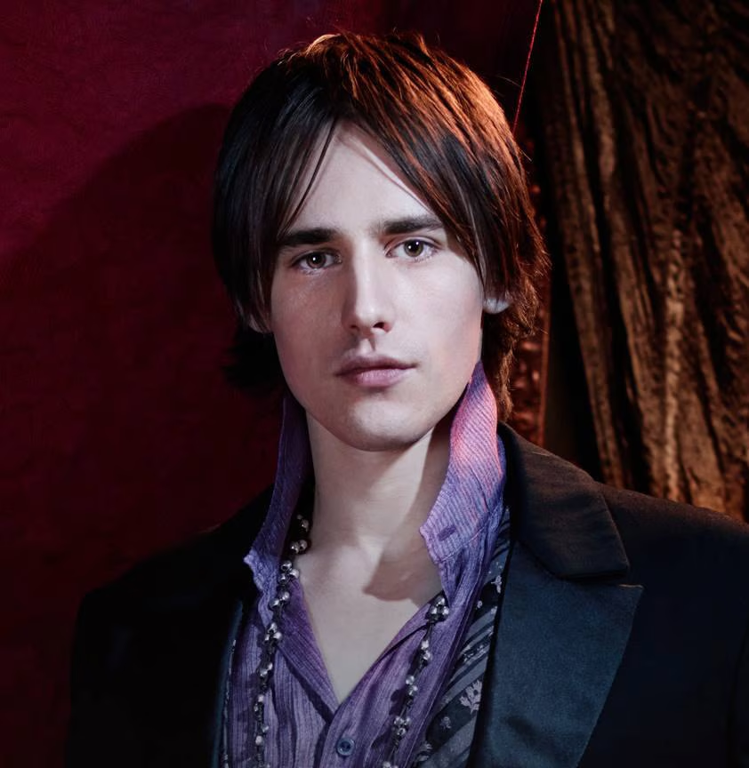 sftyinsxt's tweet photo. Quando li O Retrato de Dorian Gray e assisti Penny Dreadful e pude ver a representação do personagem, fiquei tão satisfeita de ver a escolha do ator sendo muitíssimo fiel em postura, roteiro, diálogos, até mesmo beleza. Eu realmente amo essa obra e aprecio muito quando acertam. https://t.co/76KB6QCxI5