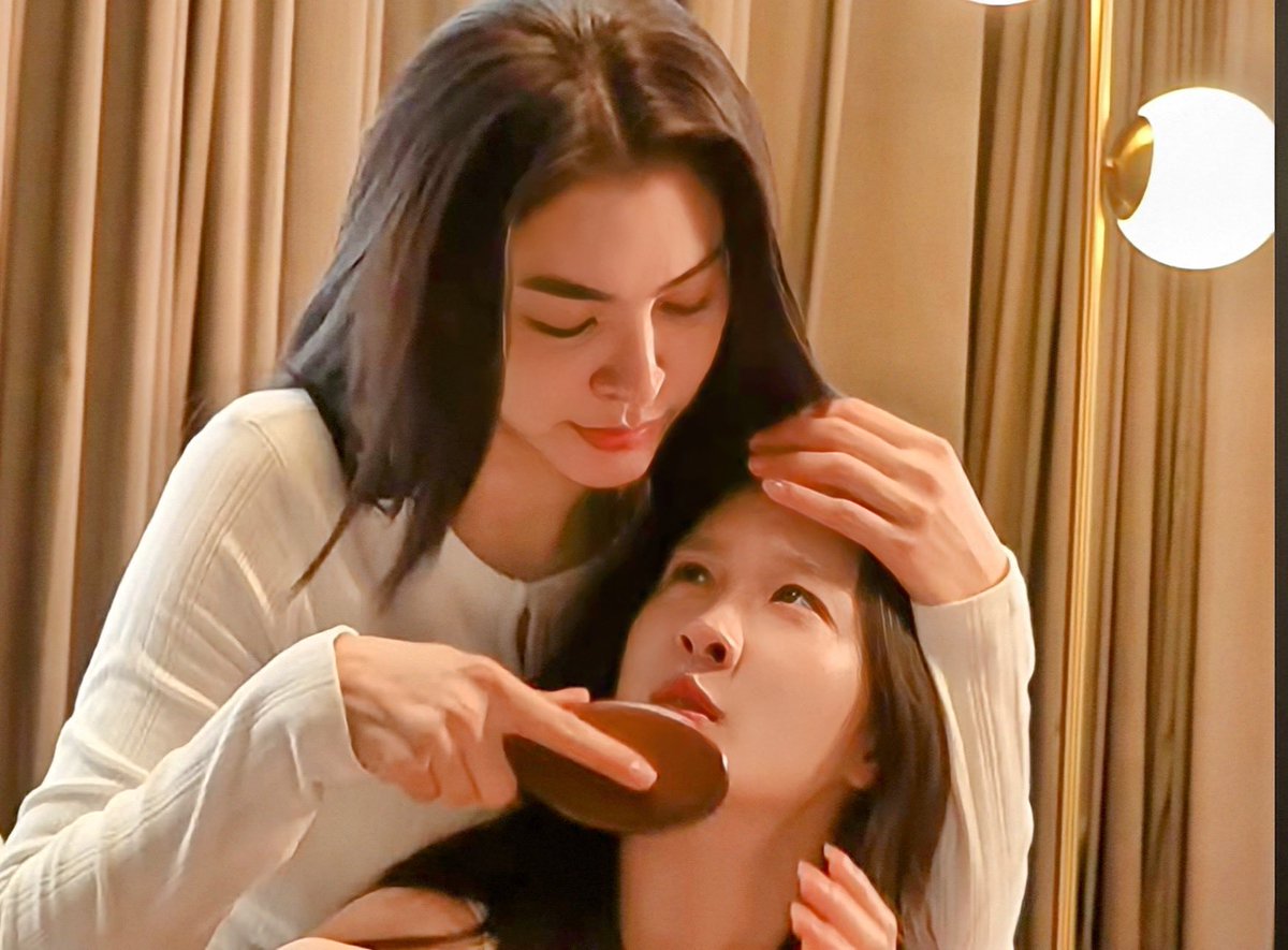 Lisaaayaaa1's tweet photo. ในซีรี่ กะ หลังกล้อง  ดูเอาเถอะคะ  ใครชอบแกล้งแสดงว่า คนนั้นชอบอีกคนมากกว่า

BEHIND THE SCENE BOL Q8

#BTSBrokenOfLoveQ8 https://t.co/Ksk1ZcRzQR