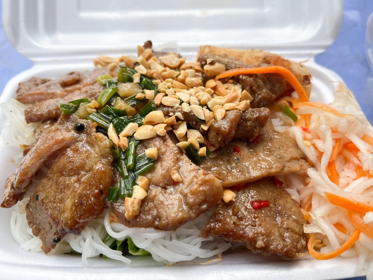 StepJobsVietnam's tweet photo. ホーチミン中心の観光地周辺を散歩してみました🇻🇳💒
コラムページ：〜ホーチミン 観光地の統一会堂・ベトナム戦争証跡博物館・サイゴン大教会周辺を散歩〜
https://t.co/rzhkWS9bop

 #ベトナム #ホーチミン #ローカル #旅行 #観光 #カフェ #レストラン #アジア #海外 #海外就職 #ベトナム就職 https://t.co/cy5ERwDizO