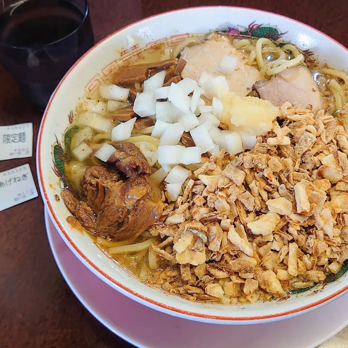 ka2eka2e's tweet photo. 朝ごはん...
期間限定/冷やしラーメン
本日大盛無料＋あげねぎ+サービスにんにく
ひんやりスープだとあげねぎが溶け込まずにパリしっとりで、麺と一緒に食べると美味し
寝ぼけ気味なので、頭を冷やしラーメンッ！！！
ごちそうさまでした
#麺の家渚 #柏崎市 https://t.co/jZBcVTuYfS