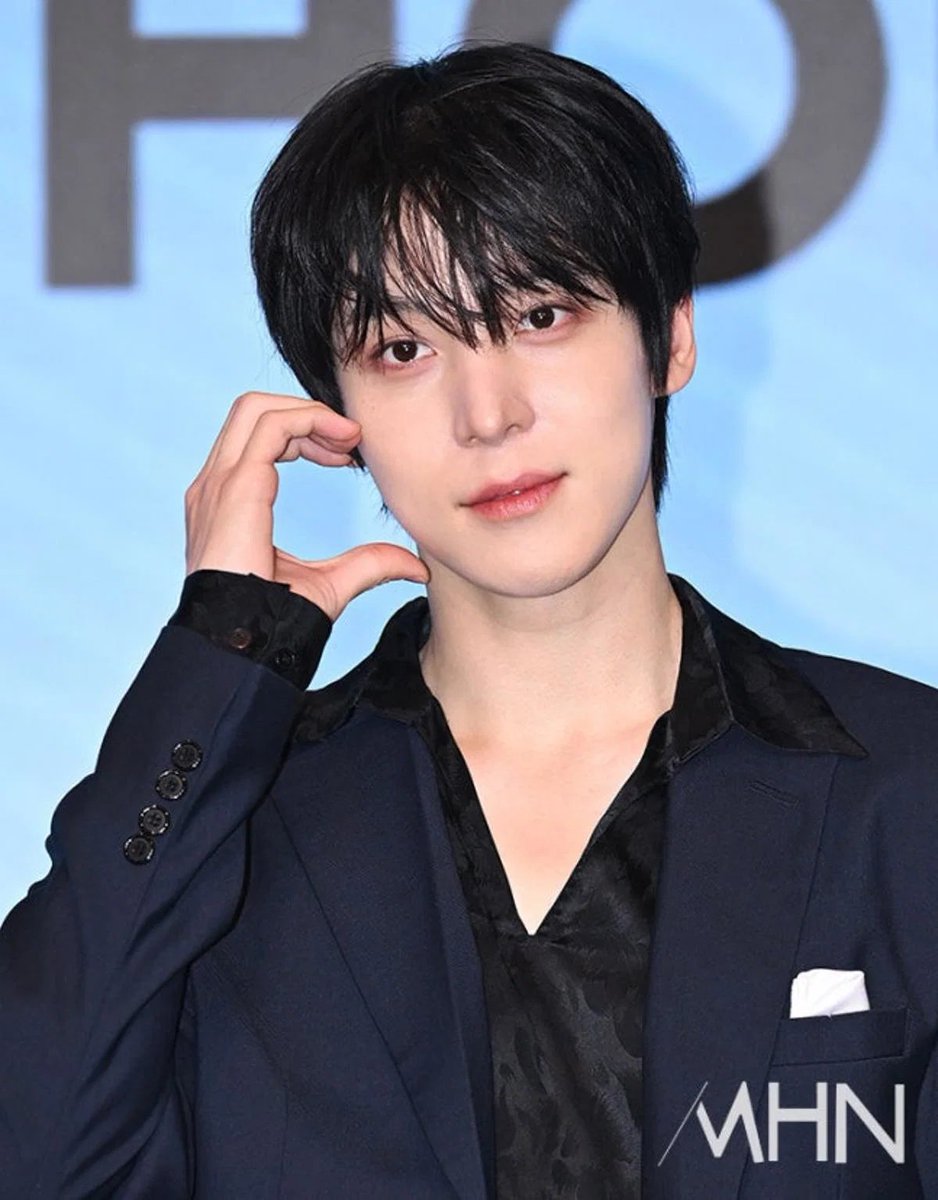 pannchoa's tweet photo. ATEEZ Yunho reported to have broken up with his longtime partner, whom he's been dating since high school 
https://t.co/n3ZEe6zY86 https://t.co/c9qk7LH2bD