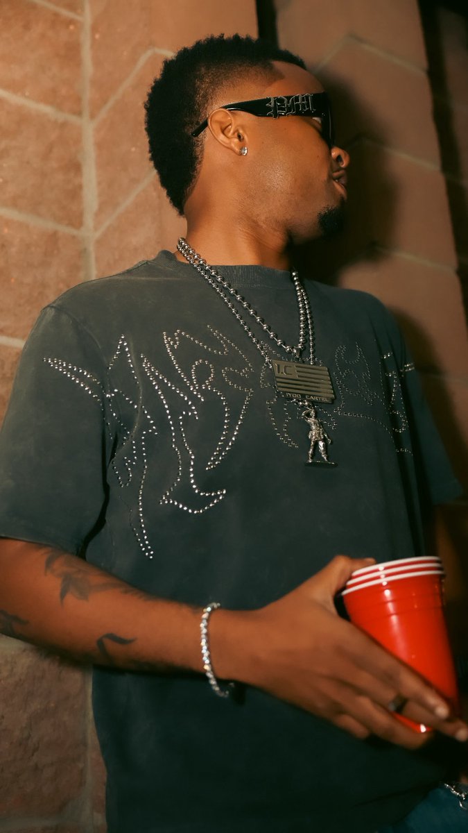 Gaint_LGS's tweet photo. Happy birthday @crayonthis  Your music has been a light to many, we love and celebrate you ❤️✨️ #CrayArmy https://t.co/YrigZjbe1M