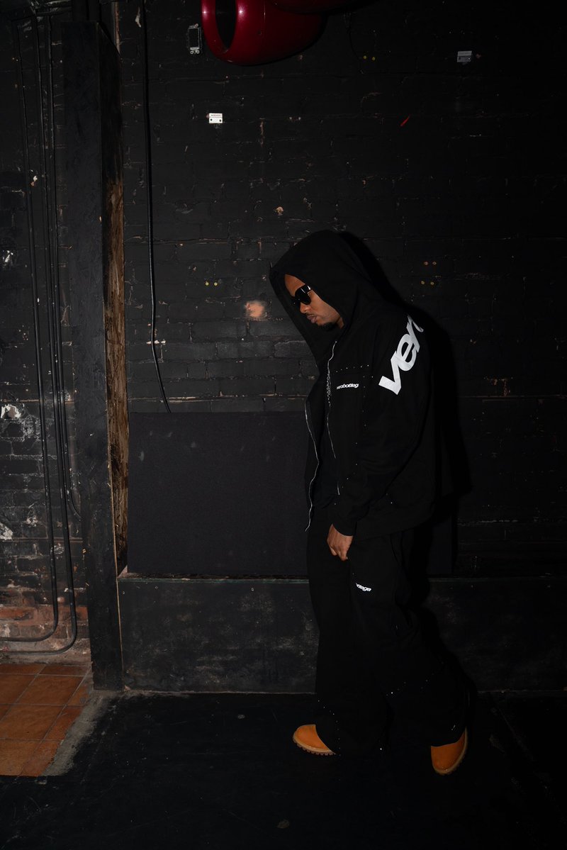 Gaint_LGS's tweet photo. Happy birthday @crayonthis  Your music has been a light to many, we love and celebrate you ❤️✨️ #CrayArmy https://t.co/YrigZjbe1M