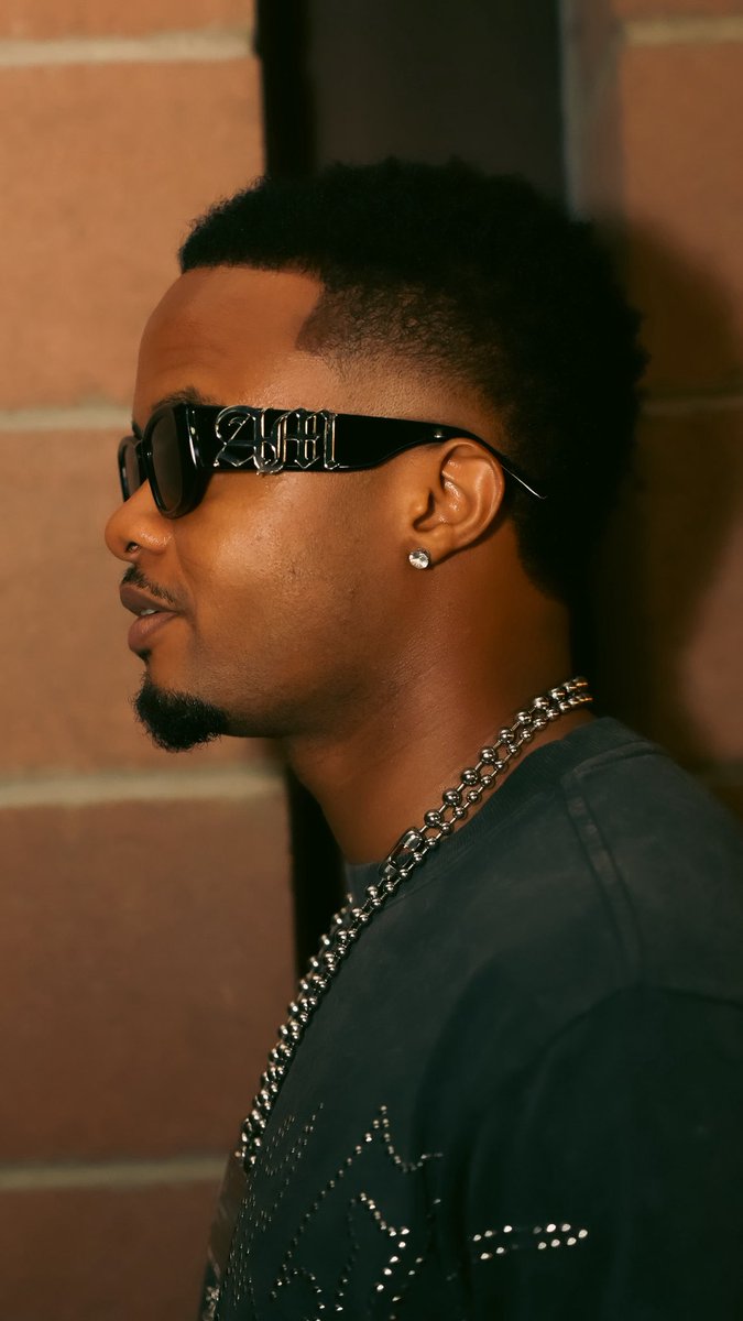 Gaint_LGS's tweet photo. Happy birthday @crayonthis  Your music has been a light to many, we love and celebrate you ❤️✨️ #CrayArmy https://t.co/YrigZjbe1M