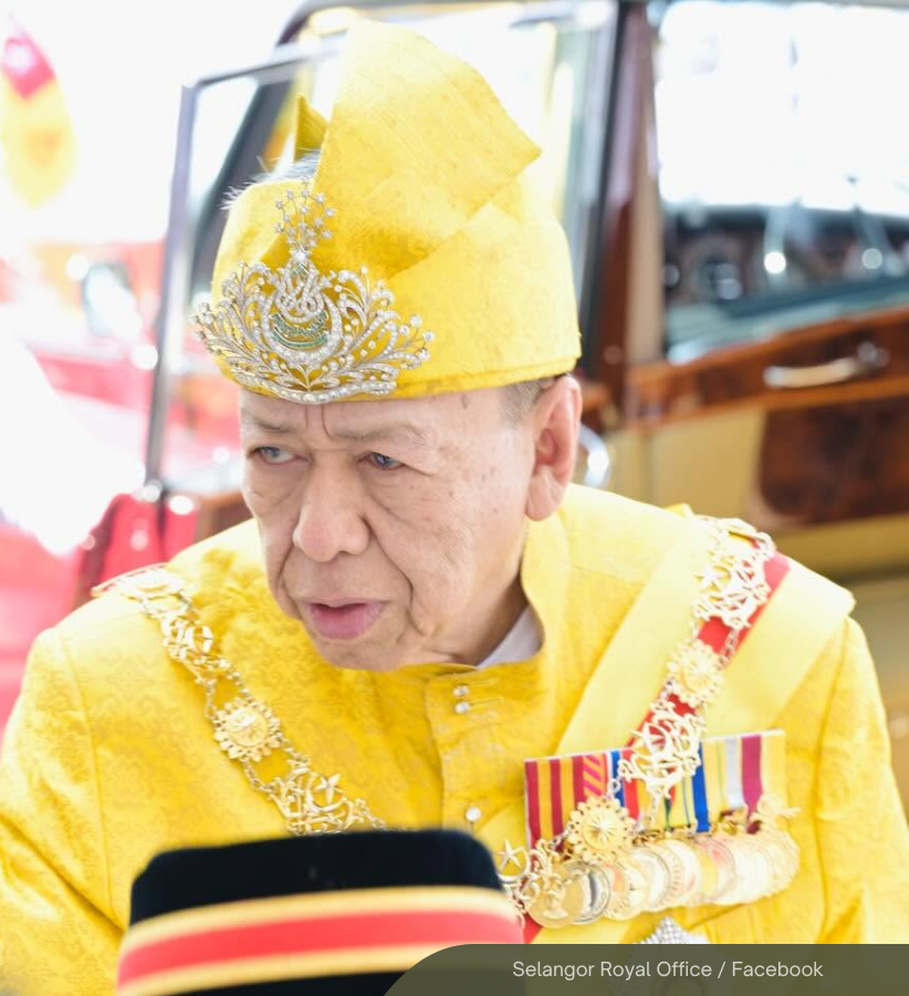 NewsBFM's tweet photo. Selangor’s Sultan Sharafuddin Idris Shah has withheld consent for proposals to allow Friday prayers at shopping malls in the state.

MAIS said the decision was made over concerns the move could weaken the role of mosques as the primary centres of worship and create governance challenges.

🧵1