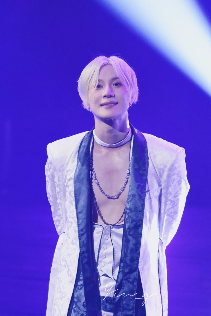 Stasia0129's tweet photo. all it took was a change of hairstyle/color and Taemin looks like a whole new person. he was so handsome in January but he seems so much more confident in his current look. or that could still be the post Coachella afterglow https://t.co/l688XKRiZ7