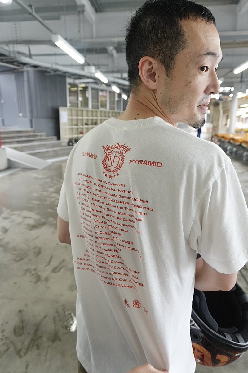 AMABOATRACE's tweet photo. 【ピット📸】
渡邊雄一郎選手(大阪支部)
Tシャツもヘルメットも
#Novelbright  🎸🎶

『Lighter (ファンの総称)です。Novelbrightを推しだしてから仕事の成績もアップしたし、いつもパワーを貰ってます。』

去年は韓国と台湾のLIVEにも参戦😆
Novelbright愛は誰にも負けません🔥

#渡邊ファミリー https://t.co/3cAzdXW4wL