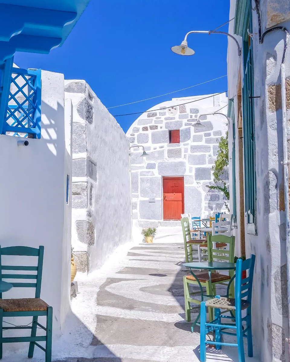 GreekPictures's tweet photo. The kind of alley that makes you slow down and stay a little longer. #Astypalaia in all its colorful simplicity. 🇬🇷
📷 anna_travelholic https://t.co/4eGNeikTT7