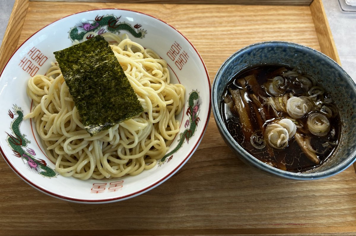 jcw1112's tweet photo. ほのぼんヌードルズ
「つけそばType-OM」

ほぼひと月ぶりの訪問
「甘・酸・辣」のバランスが抜群のスープ
黒胡椒ごスパイシーさを演出
細切りの炭火チャーシューも美味い
ぷりぷりのストレート麺は程よくスープと絡む

仙台で荻原系つけ麺が食べられるのは、ぼんちゃんのお店だけ！ https://t.co/vFv9oZTlq1