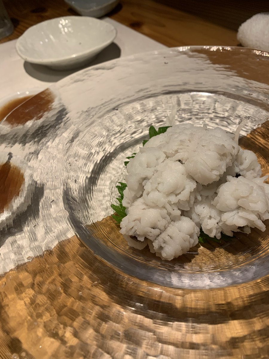 koro88_'s tweet photo. お通しは冷めてるもんと思い込んでて舌を焼いた。鰹の竜田揚げ、めっちゃ美味しい。もちろん出てくる料理も全部ˆᴗˆ https://t.co/OL75HCayag