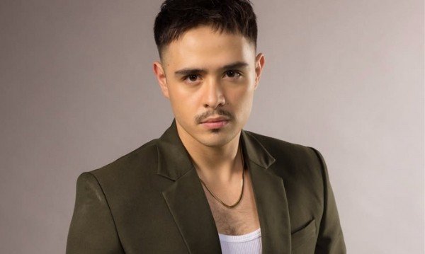 _GoldenLensPH's tweet photo. UPDATE: Martin del Rosario, Miguel Ordon, Yayo Aguila, and Epy Quizon will star in “Tayo lang ang Nakakaalam” an official entry for #Cinemalaya 2026

Bound by a love kept in silence, a man struggles to remain seen within a family that once made him feel at home. https://t.co/zaDOapgegm