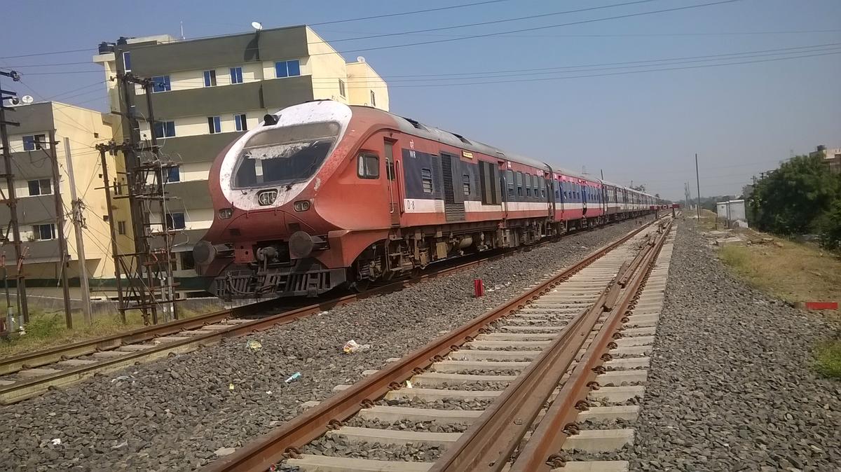 India2047in's tweet photo. @PTI_News 🚨 FAKE NEWS ALERT 🚨

The train shown in video IS NOT Indore-Mhow DEMU
Also, clarification issue by railway is attached in this tweet. https://t.co/0toEoI7dr3