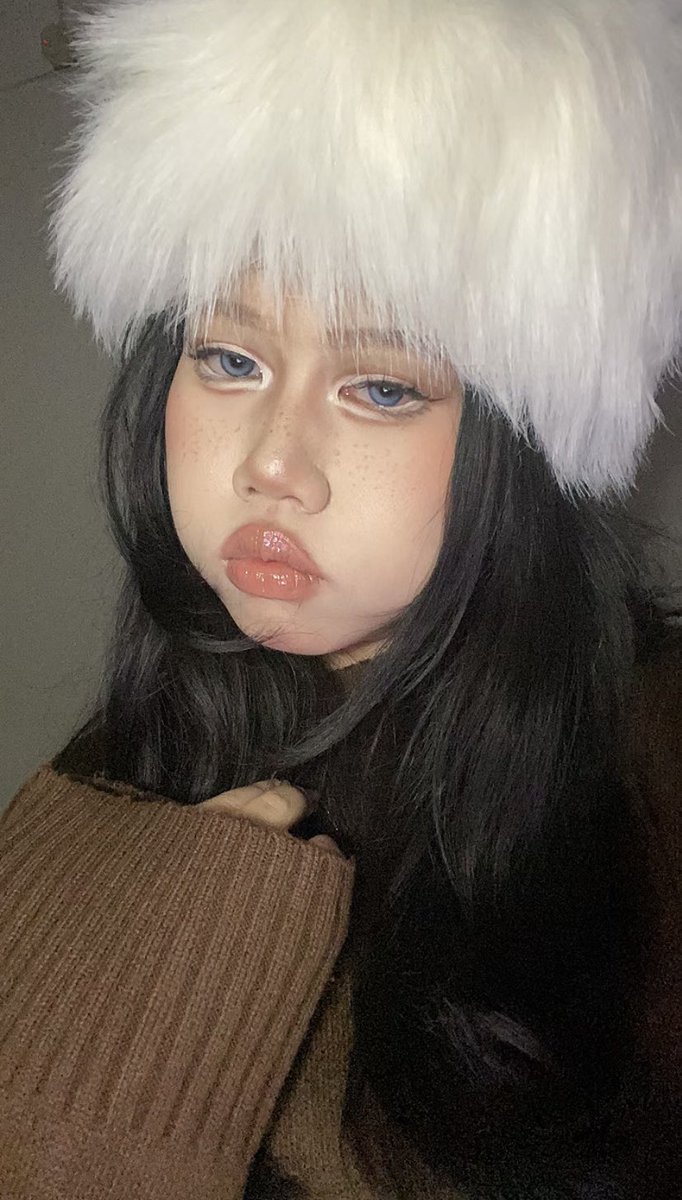 abucketoflyly's tweet photo. Kemarin aku coba coba make up slavic, turns out good 🤩💋💯🤓👍 https://t.co/a91I1vBSKN