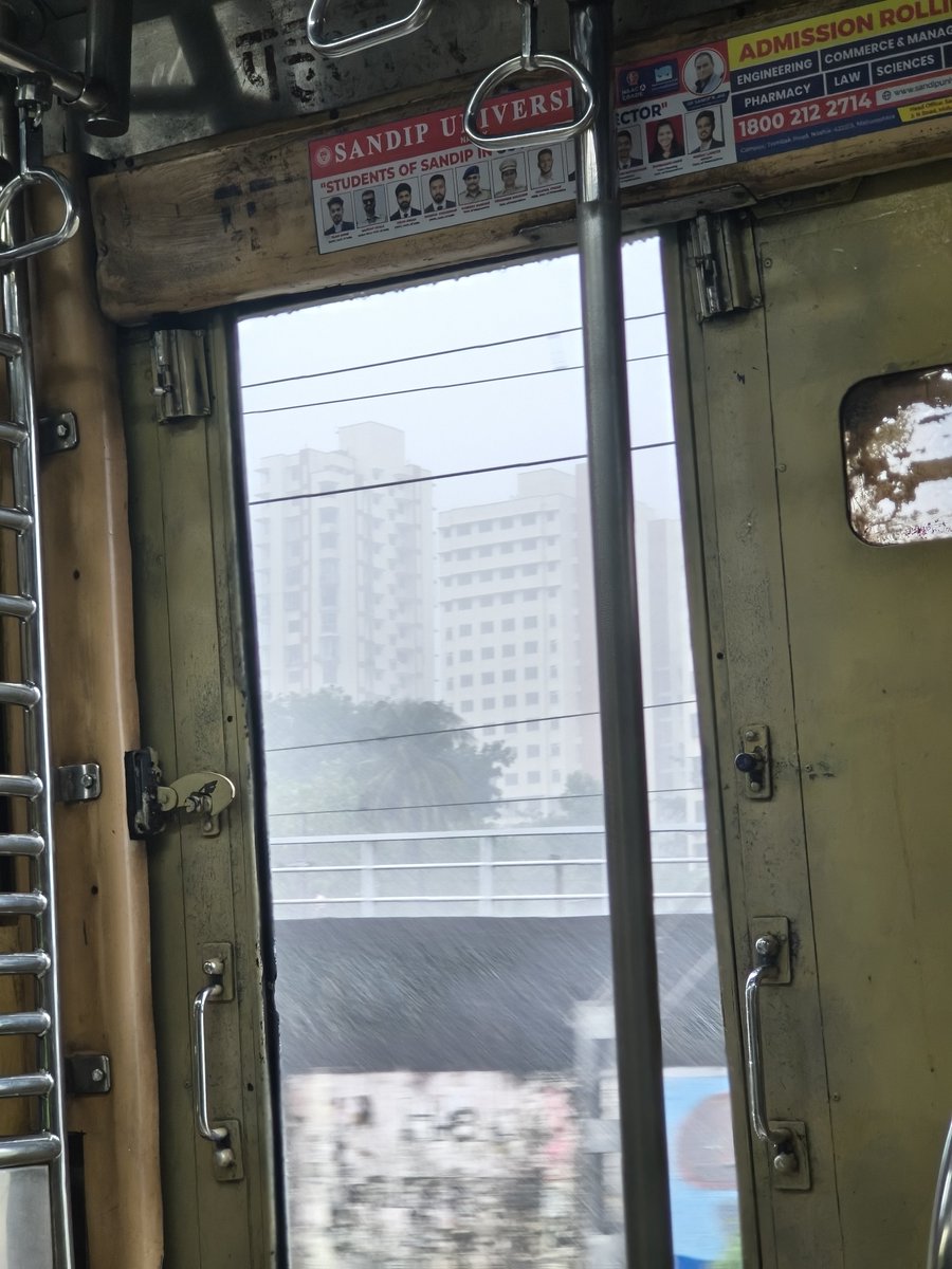 deepesh_p23's tweet photo. Intense Rains have begun across the city and will continue till 12. 
Late Office travellers might face disruptions. 
Currently no delays on Harbour line.
#MumbaiRains #NaviMumbaiRains https://t.co/8bYFcds126