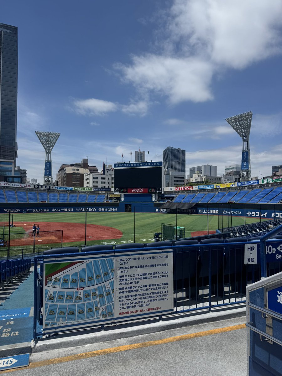 kinno06's tweet photo. ハマスタでロケ！
4連勝中の勢いそのままに今日も！！

穏やかにいこう… https://t.co/bSbf8AQ7Ai