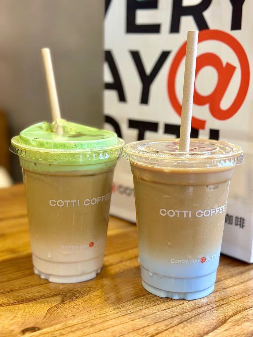 KidMothy's tweet photo. Making a 5-minute iced matcha latte at home! Whisk matcha powder + hot water, pour over ice u0026 oat milk. So creamy u0026 refreshing! https://t.co/wrA3yHUGYd