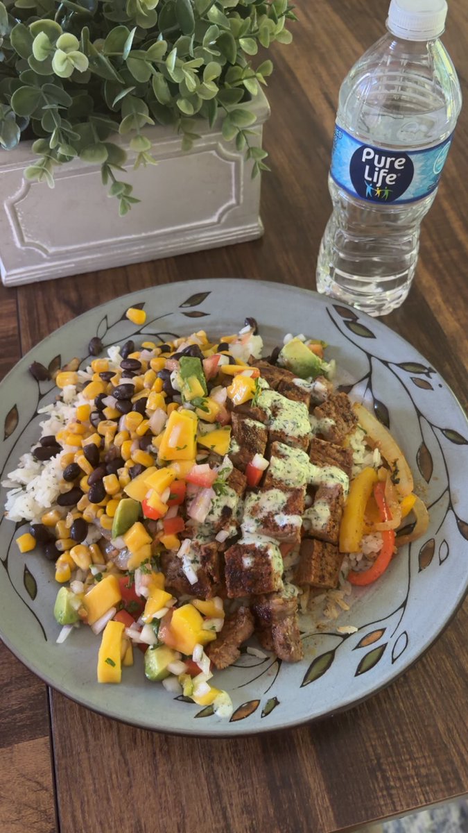 ConnorCecil24's tweet photo. Being a great teammate starts with being a great role model. Fueling the next generation—one meal at a time with my baby sister. Character is built by what you do when no one's watching. 💛🏈
#C02028 #FootballRecruit #StudentAthlete #FamilyFirst #Leadership #RoleModel #Brotherhood #GMen #RB #MultiSportAthlete #APScholar #DualEnrollment #HonorsStudent