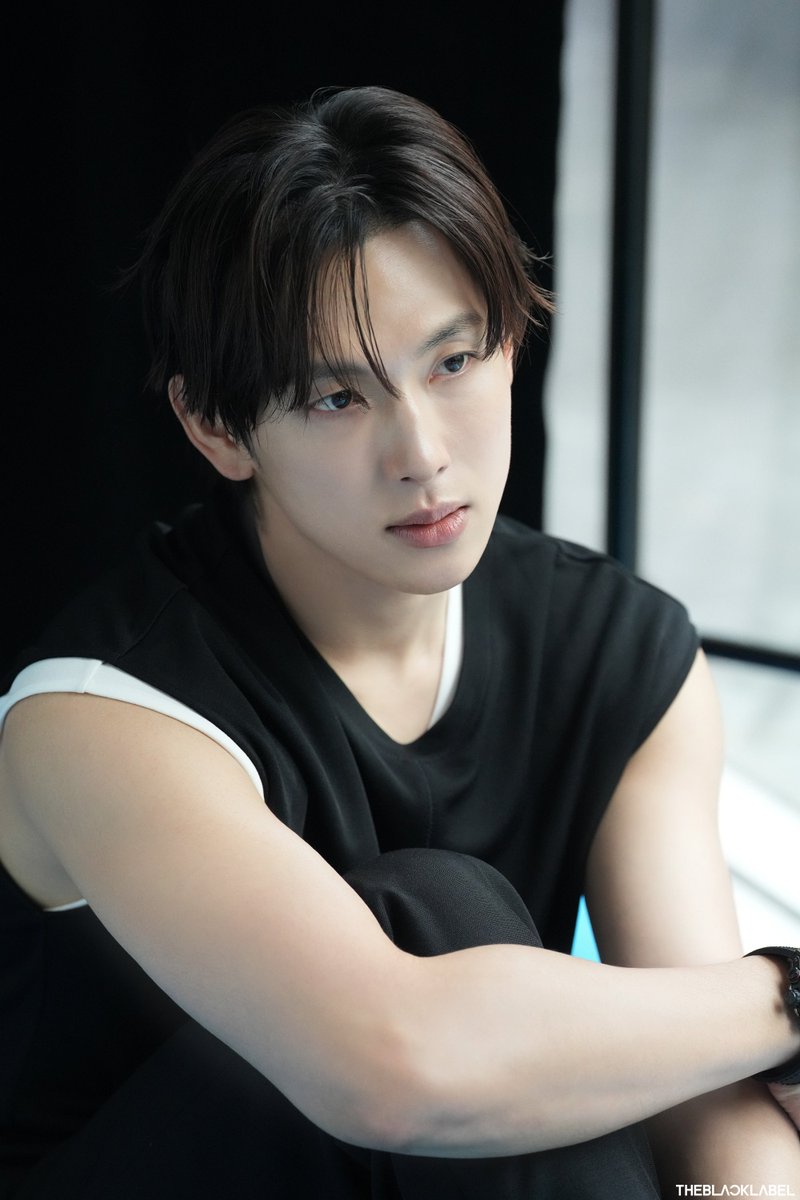 everydaysiwan's tweet photo. Selected behind the scene photos of Yim Siwan for the WWD Korea July 2026 issue, shared via his official fan cafe.

Full version:
https://t.co/JsbXEXXcm3

#임시완 #yimsiwan https://t.co/CISzA6ebw5