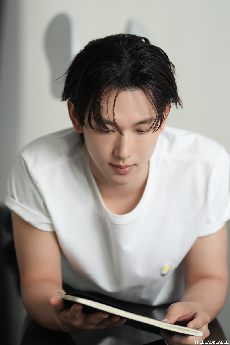 everydaysiwan's tweet photo. Selected behind the scene photos of Yim Siwan for the WWD Korea July 2026 issue, shared via his official fan cafe.

Full version:
https://t.co/JsbXEXXcm3

#임시완 #yimsiwan https://t.co/CISzA6ebw5