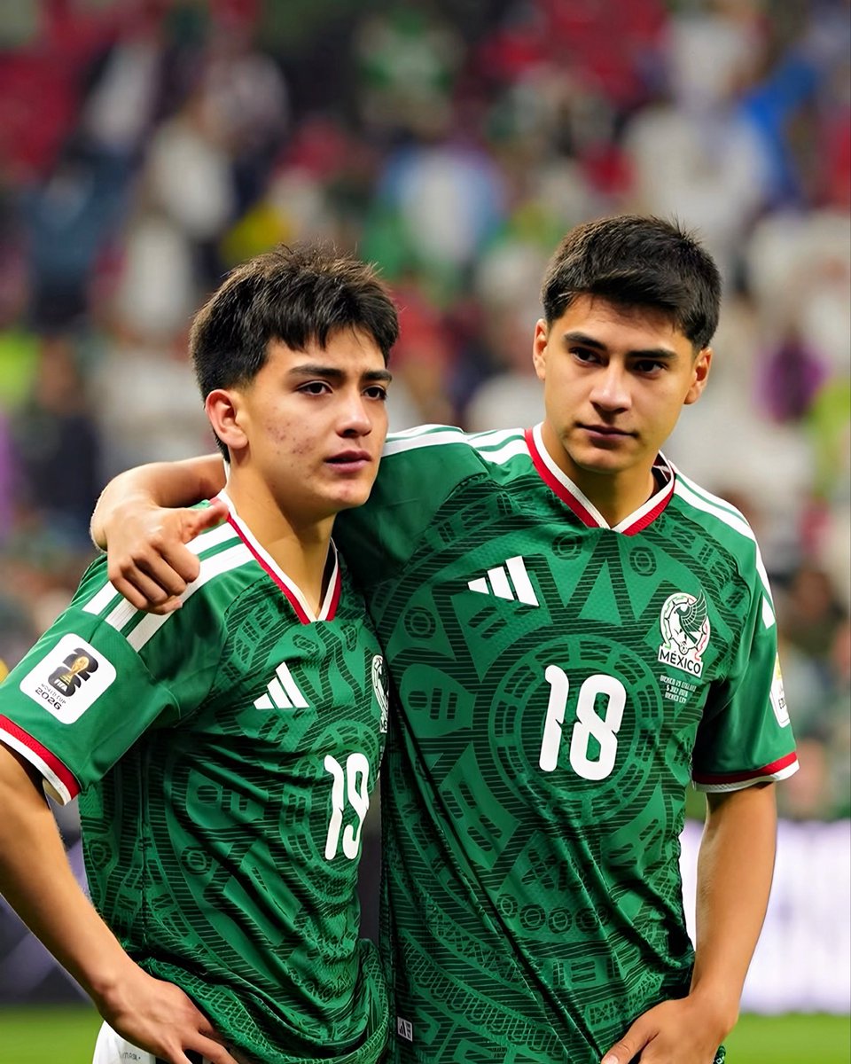 AllFutbolMX's tweet photo. ❤️‍🩹🥺 This picture of 17-year-old Gilberto Mora and 20-year-old Obed Vargas. 

Two players and one unique friendship that will keep making us dream for years to come.

The future is looking bright. ✨✍🏼 https://t.co/lHu3OdWJw5