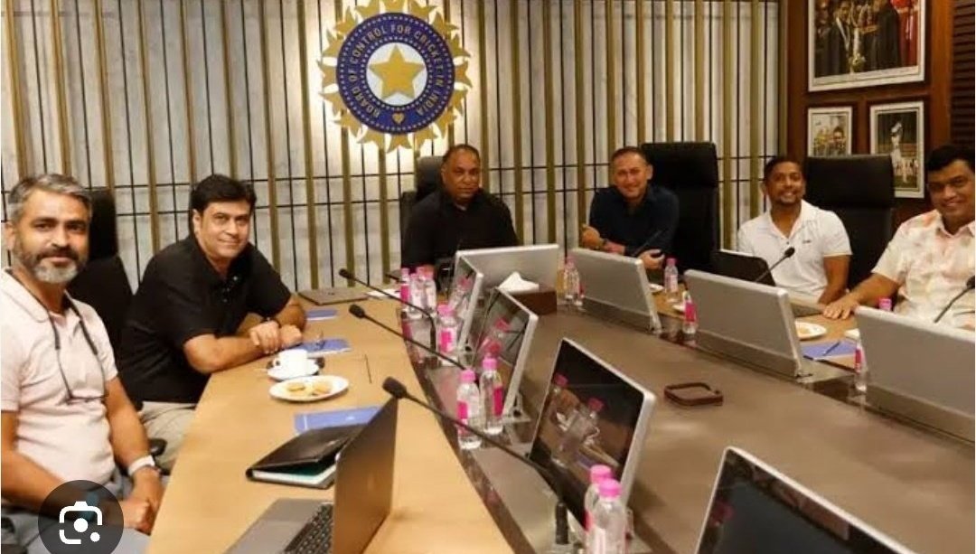 Vikrant_1589's tweet photo. 🚨 BREAKING NEWS 🚨

🚨 BCCI PLANS 3 DIFFERENT HEAD COACHES FOR 3 FORMATS 🚨

The BCCI is reportedly considering a major change in Team India's coaching structure by appointing separate head coaches for each format.

🔹️Test Coach – VVS Laxman - To focus only on red-ball cricket and long-term planning.

🔹️ODI Coach – Gautam Gambhir- To build a strong squad for ICC ODI events and bilateral series.

🔹️T20I Coach – Virender Sehwag - To manage the shortest format with a focus on aggressive cricket and T20 World Cups.

The proposal is aimed at reducing workload, improving format specific preparation, and helping India achieve consistent success across all three formats.