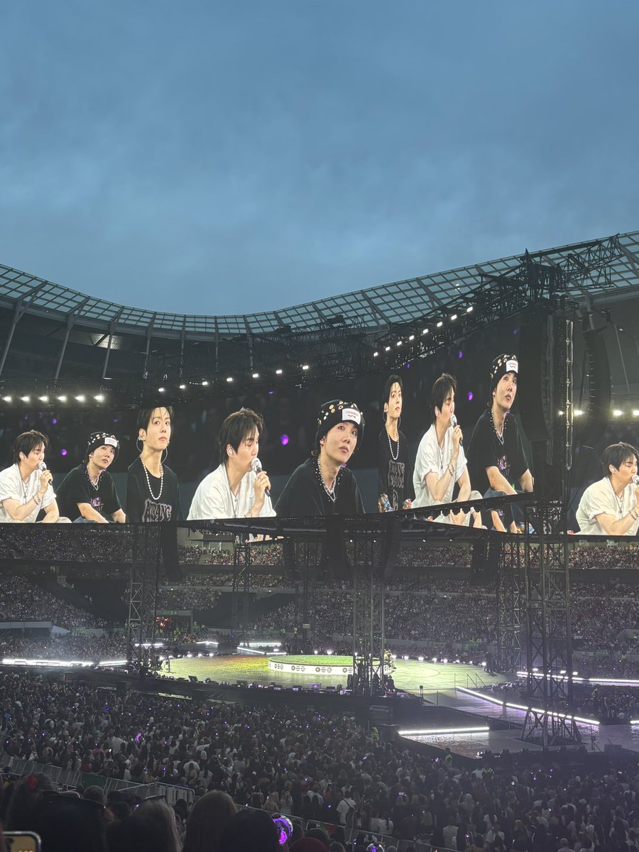 B7Snjoon's tweet photo. https://t.co/HdkcukhI6g
