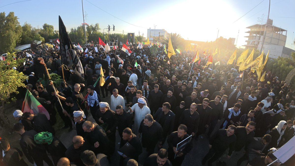 MediaAlhakeem's tweet photo. سماحة السيد الحكيم يشارك بالتشييع الكبير لنعش الإمام الشـ.هيد السيد علي الخامنـ.ئي ( قدس سره الشريف)، في النجف الأشرف. https://t.co/1rX0jV25GT