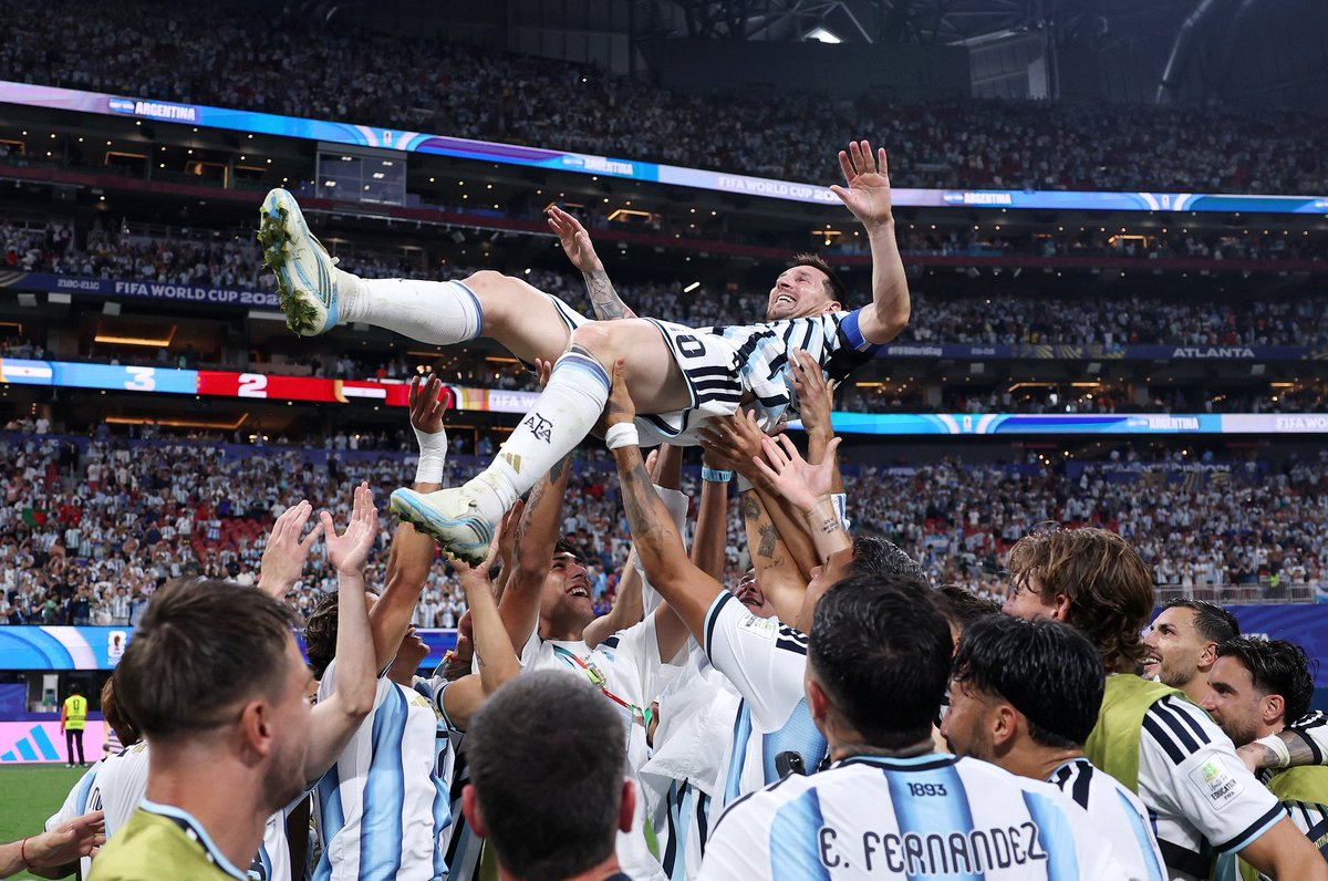 apresion1's tweet photo. 🌎 Países de Sudamérica con más presencias en los cuartos de final de un Mundial:

16 🇧🇷 Brasil
11 🇦🇷 Argentina
5 🇺🇾 Uruguay
2 🇵🇪 Perú
1 🇨🇱 Chile
1 🇵🇾 Paraguay
1 🇨🇴 Colombia https://t.co/ci5K5yrwXN