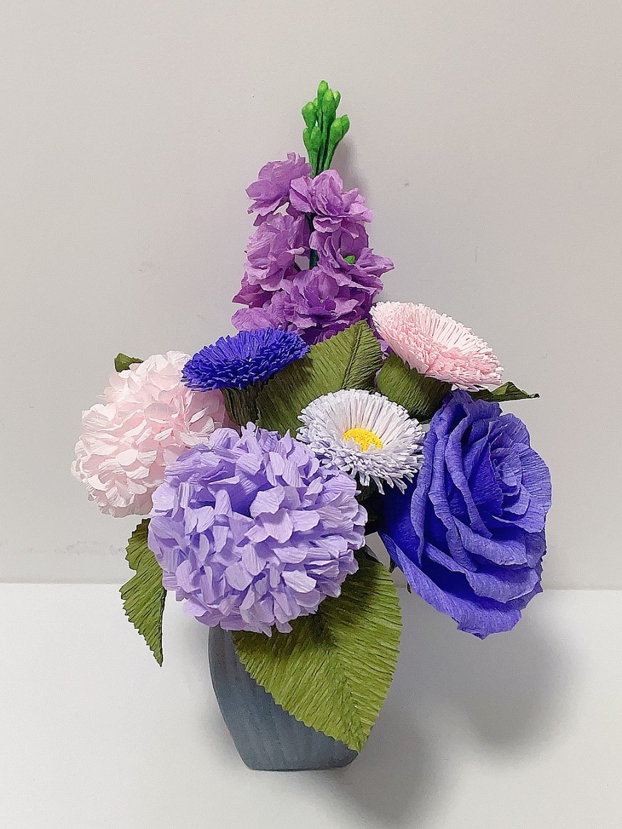 matze2210's tweet photo. DIY paper flower bouquet in 10 mins! Perfect for desk decor or gifting—no fancy skills needed, just colored paper u0026 glue  #CraftFun #DIYCrafts， https://t.co/xb9Gven3Aj