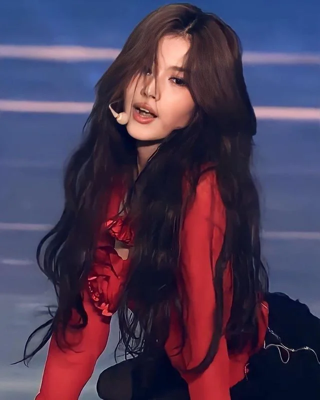 PopEmpirex's tweet photo. Twice's Sana will Officially Debut as an Actress in Japan.

She is set to be the Main Lead in her first role. https://t.co/V9mEcXvV2w
