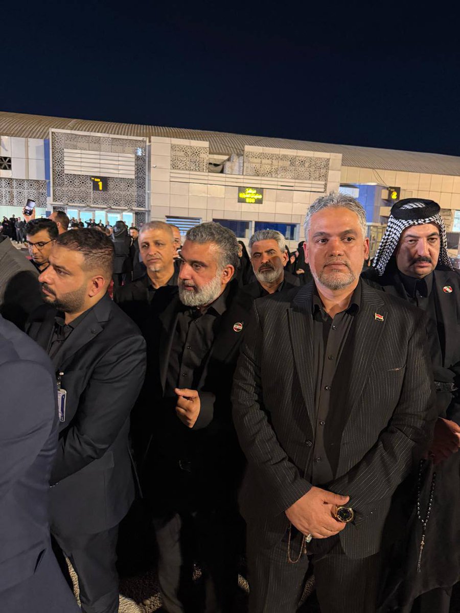 bl_ahya's tweet photo. جانب من حظور دكتور صباح السويعدي مع الوفد القيادي للحركة (اخوة زينب) ليستقبل جثمان الولي الطاهر السيد الخامنئي في مطار النجف الأشرف.

#بل_احياء
#رحلة_وفاء
#محرم_الحرام
#الحسين_نهجنا
#السيد_علي_الخامنئي
#قوموا_لله_تشييع_القرن
#مؤسسة_الشهداء_اخوة_زينب⁩⁩ https://t.co/KYuqbd7ggL