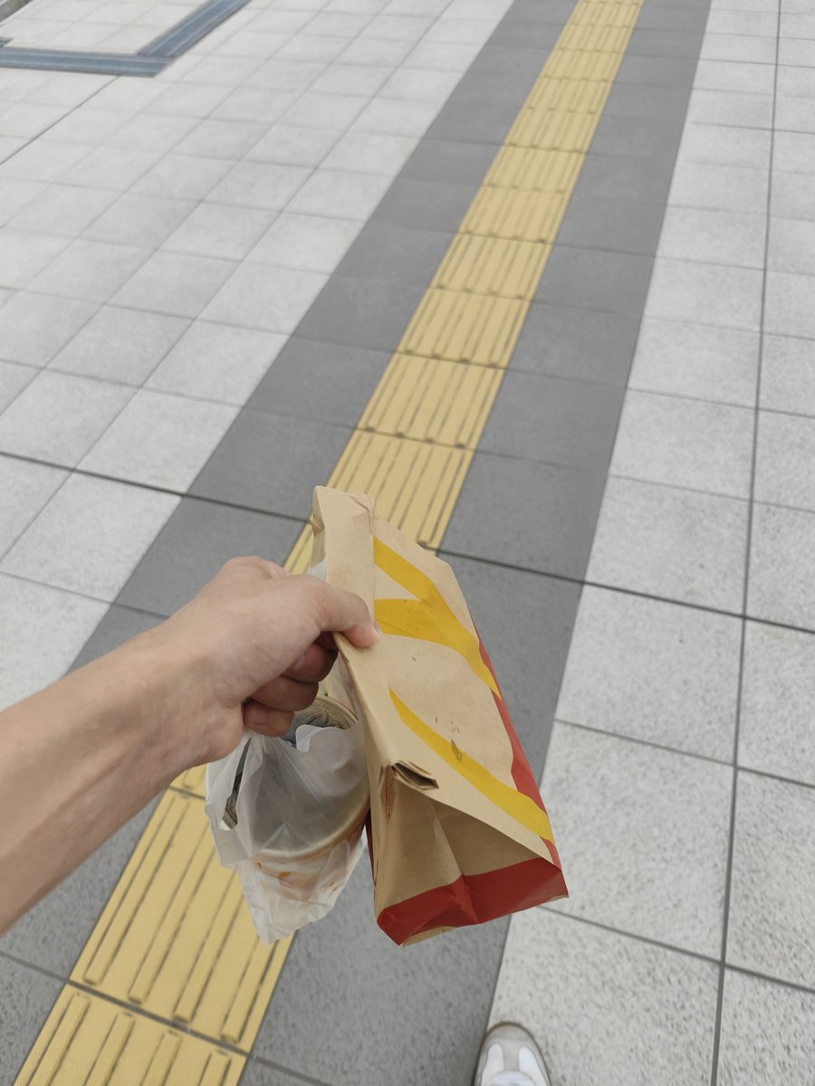 Cherry_Lotus's tweet photo. 今日のお昼ご飯です〜！今日はお持ち帰りでみんなで大学で食べました！美味しかったです！ https://t.co/RiATrBOWxJ