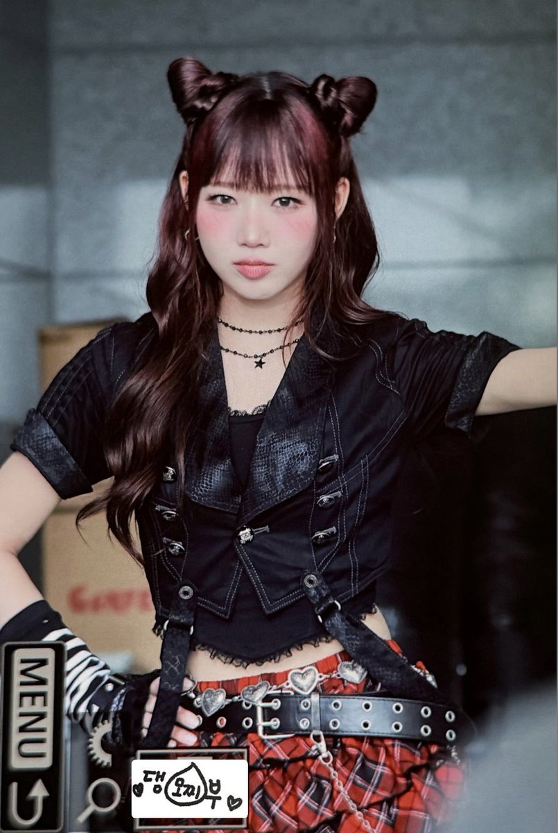 dangmozibu1112's tweet photo. 260708 미팬 프리뷰

여자의 악마 여자의 고양이  ՞⸝⸝'ᜊ'⸝⸝՞ 

#최유정 #CHOIYOOJUNG @choikong_r  
#비장의무기 #PerfectTarget #콩알콩알 https://t.co/wfgqzWbeYC