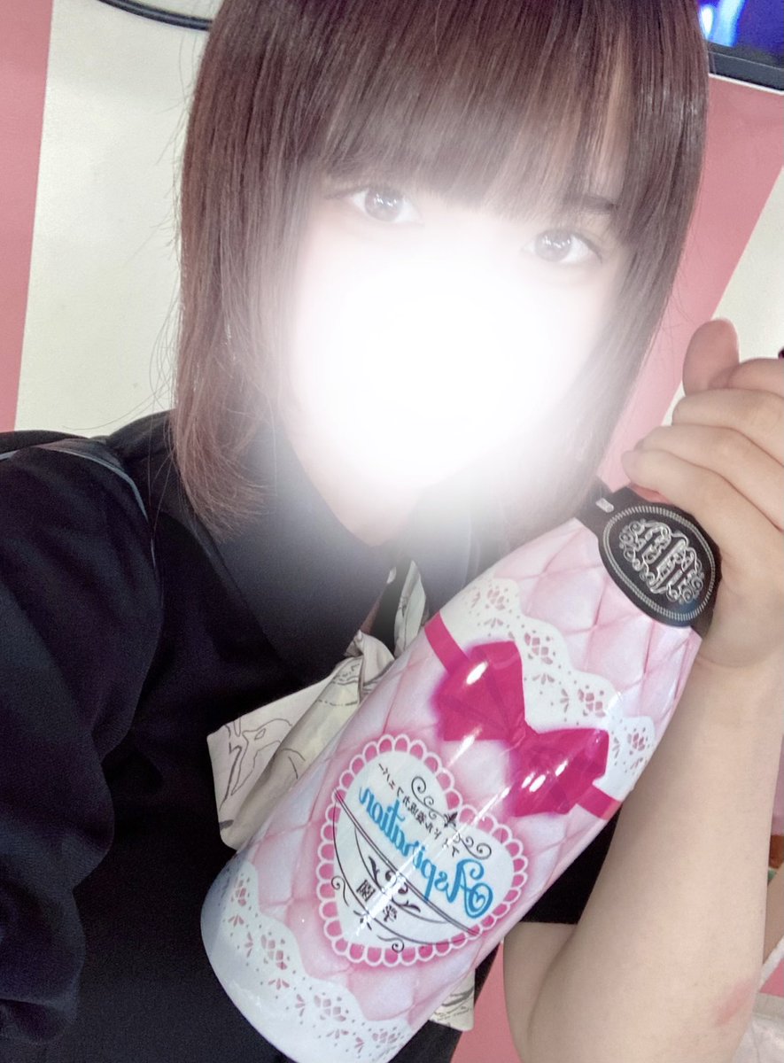 angelpure_nemo's tweet photo. 下校してます🎤🎀
オープンから沢山ありがとうございました！
初めましての方や短い時間だったのに合わせてきてくれたり前祝いに🩷と😭😭😭
やっぱり一緒に歌うの楽しい！21日も同じ時間でいます🙋‍♀️
次は10日🫧生誕前( > <꧞) https://t.co/Dbnjjf1ea1