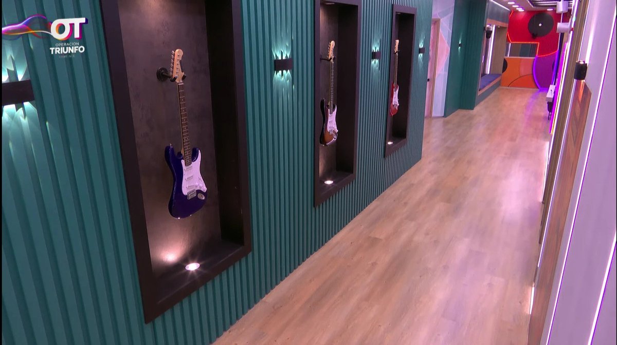 Juanrocast_'s tweet photo. Telemundo como siempre dejando la vara en alto!! Ya #LCDLFCOL debería dejar este interiorismo que está 🤌🏼 y no esos colores de circo, para la próxima temporada. Bravo por el nuevo reality #OTUSA #OperacionTriunfoUSA https://t.co/wrqDNAGGJr