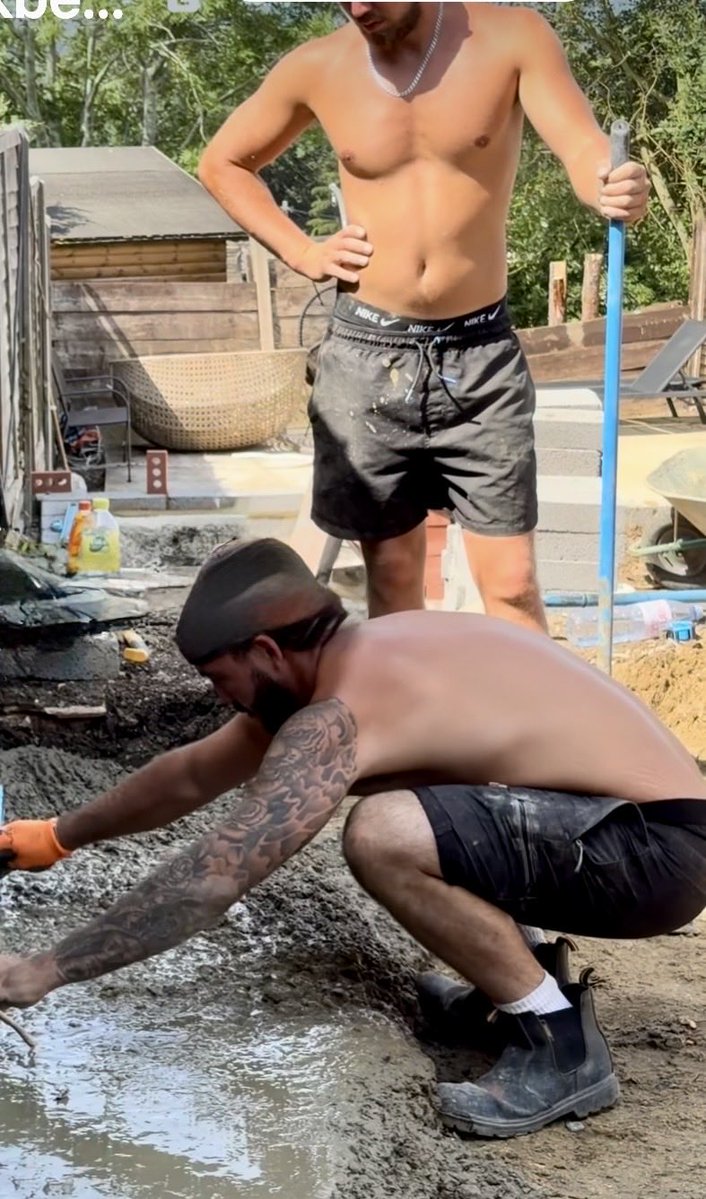 ScaffHunter's tweet photo. Tradie lads 💪 #tradie #lads #tradielads #hottie #fittradie #tradietatts #tradiemuscle #tradieshorts #tradiesox #tradieboots #workshorts #nike #undies #waistband #workboots #bootfetish #bootworship 🐽 https://t.co/igqNcKf5Lk