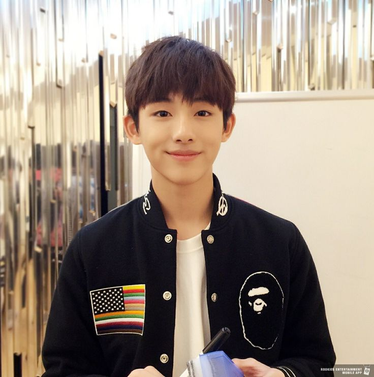 sungchanana's tweet photo. Buat yang ga tau, winwin sekarang aktif syuting guys...
dia actor di china, ayo kita support dia😍 Happy WINdepence 💙

Winwin masuk menjadi trainee di SM Entertainment pada bulan Juli 2015, dicasting oleh agensi pada tahun 2013, lalu diperkenalkan ke publik sebagai bagian dari tim pelatihan pra-debut SM Rookies pada 5 Januari 2016. 

Winwin masuk ke NCT 127 dari masih era jamet itu konsep ehh tbtb di tengah jalan (2018) out dan dia harus mulai dari nol lagi bareng Wayv.
Kalian semua tahu kan, di lagu fenomenal boss pun part dia secuil banget, gila sih SM... Winwin kuat banget.
Winwin ga pernah neko-neko & dia udah berusaha sebisa mungkin karir as idol, sekarang dia nemuin potensi karir baru as actor.

#윈윈 #DongSicheng #董思成 #WINWIN
#10yearsWithWINWIN