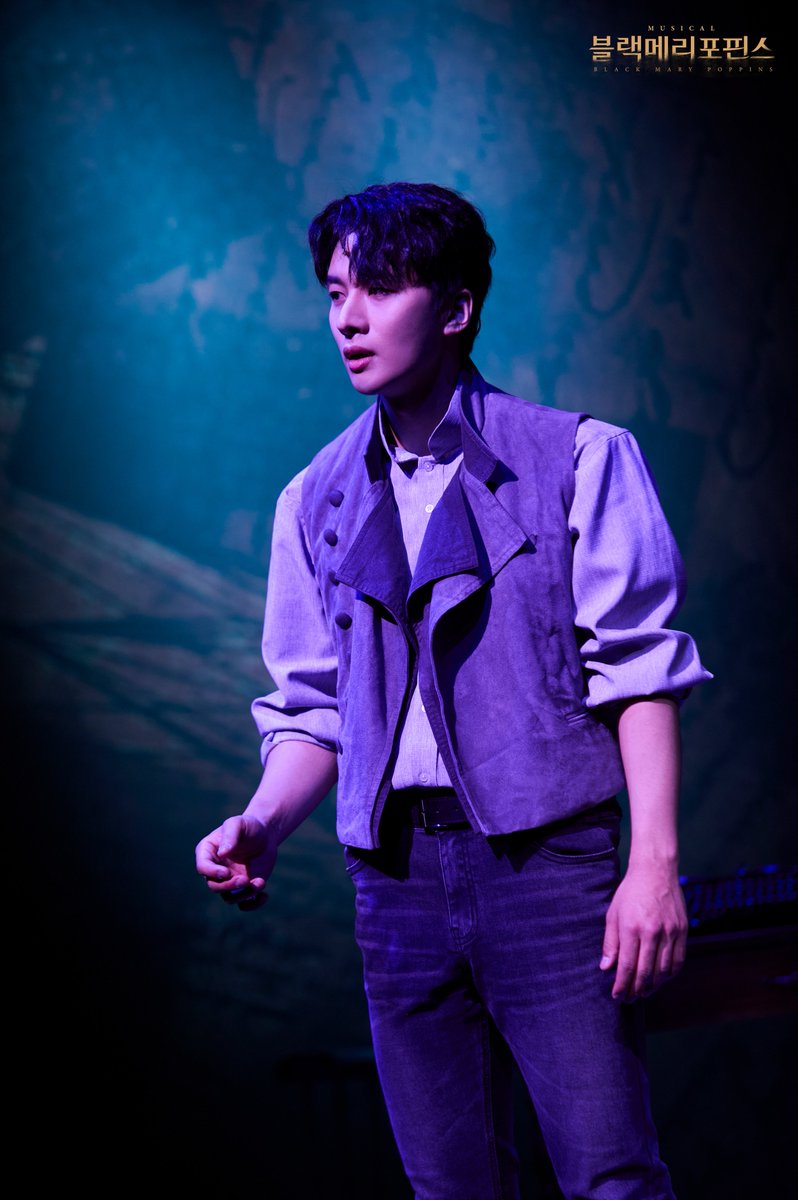 shownote's tweet photo. ｜공연사진｜ #블랙메리포핀스

𝐁𝐋𝐀𝐂𝐊 𝐌𝐀𝐑𝐘 𝐏𝐎𝐏𝐏𝐈𝐍𝐒

헤르만 디히터
#윤승우 #박준형 #김경록

뮤지컬 <블랙메리포핀스>
2026.06.18-09.06
링크아트센터 벅스홀 https://t.co/povpYsxdcd