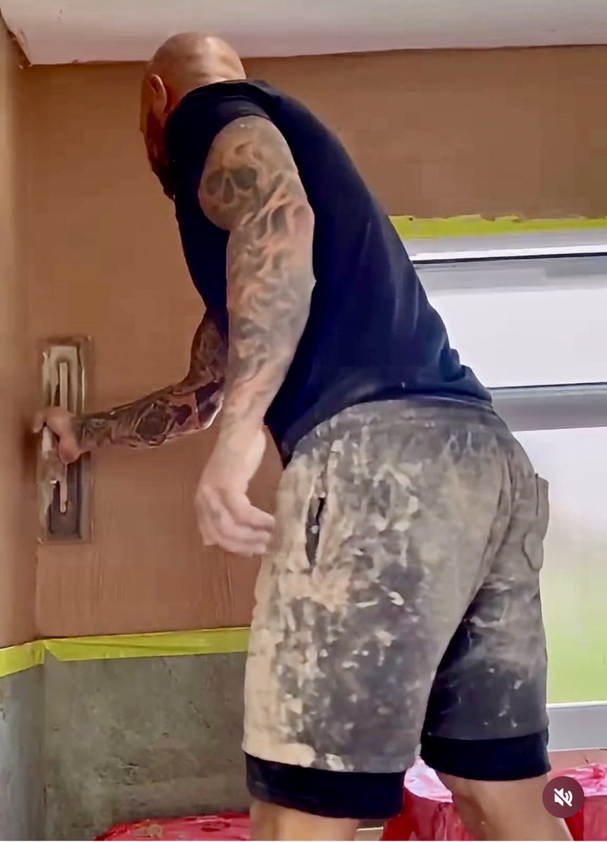 ScaffHunter's tweet photo. Tradie ass π #tradie #ass #tradieass #hottie #fittradie #dirtytradie #tradiemuscle #tradietatts #skinhead #skinheadtradie #workgear #workshorts https://t.co/qxmqDb7LSJ