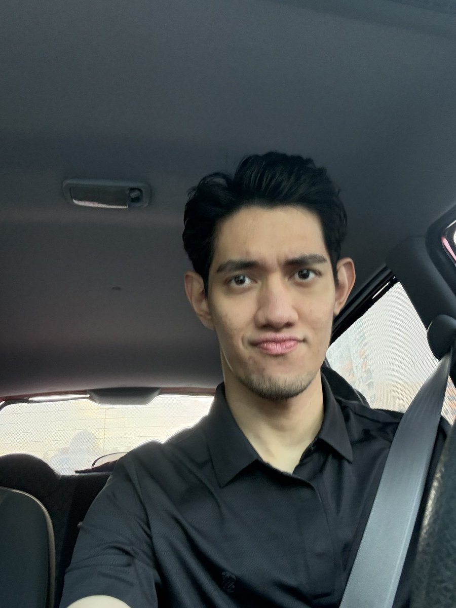 AfiqM3Azam's tweet photo. On rare days where i dont wear uniform. https://t.co/xwxcfwR94p
