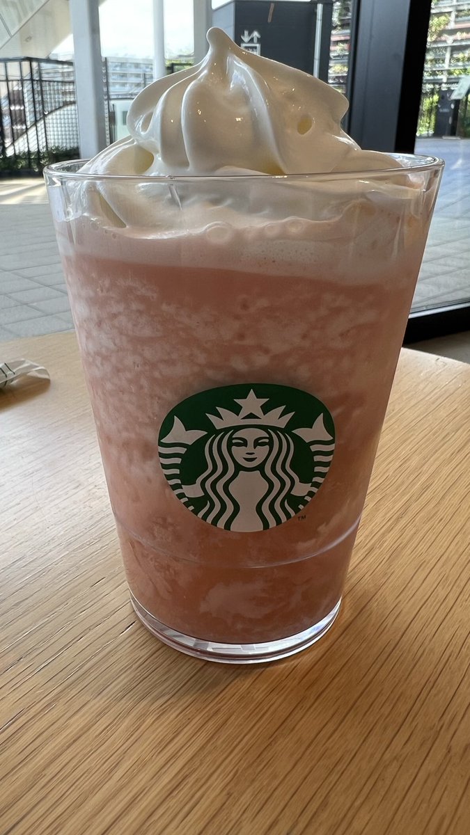 fakeyama's tweet photo. ピーチ＆ピーチミルクフラペチーノ https://t.co/GCaotDI1fU