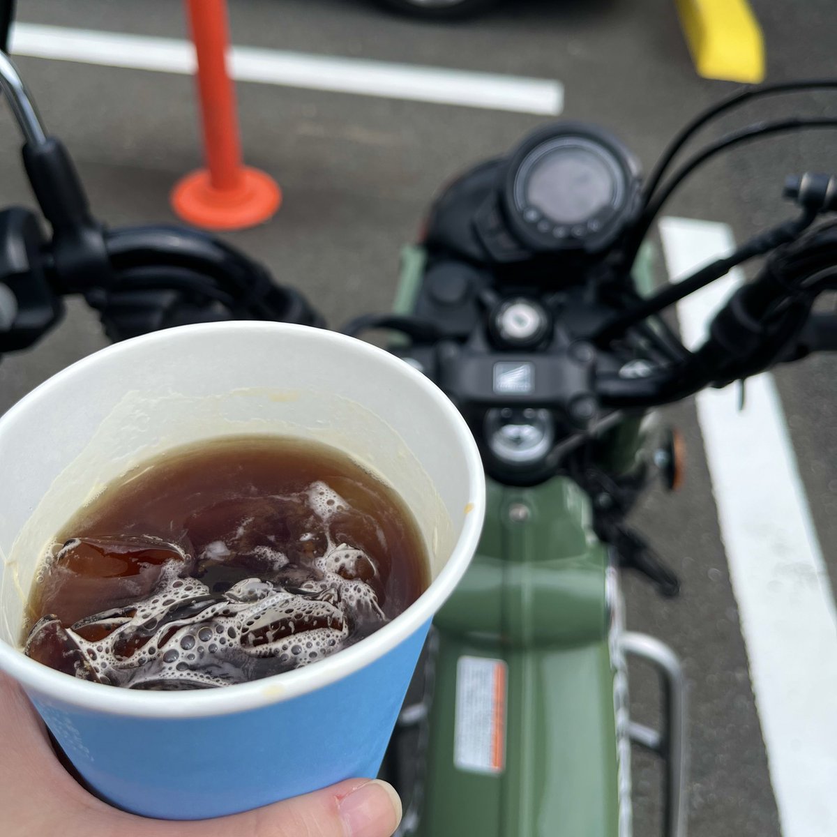 tncn27's tweet photo. 当たったはいいけどこのコーヒーはその場で飲む以外の選択肢がなくて不便 https://t.co/tJbhais4Ca