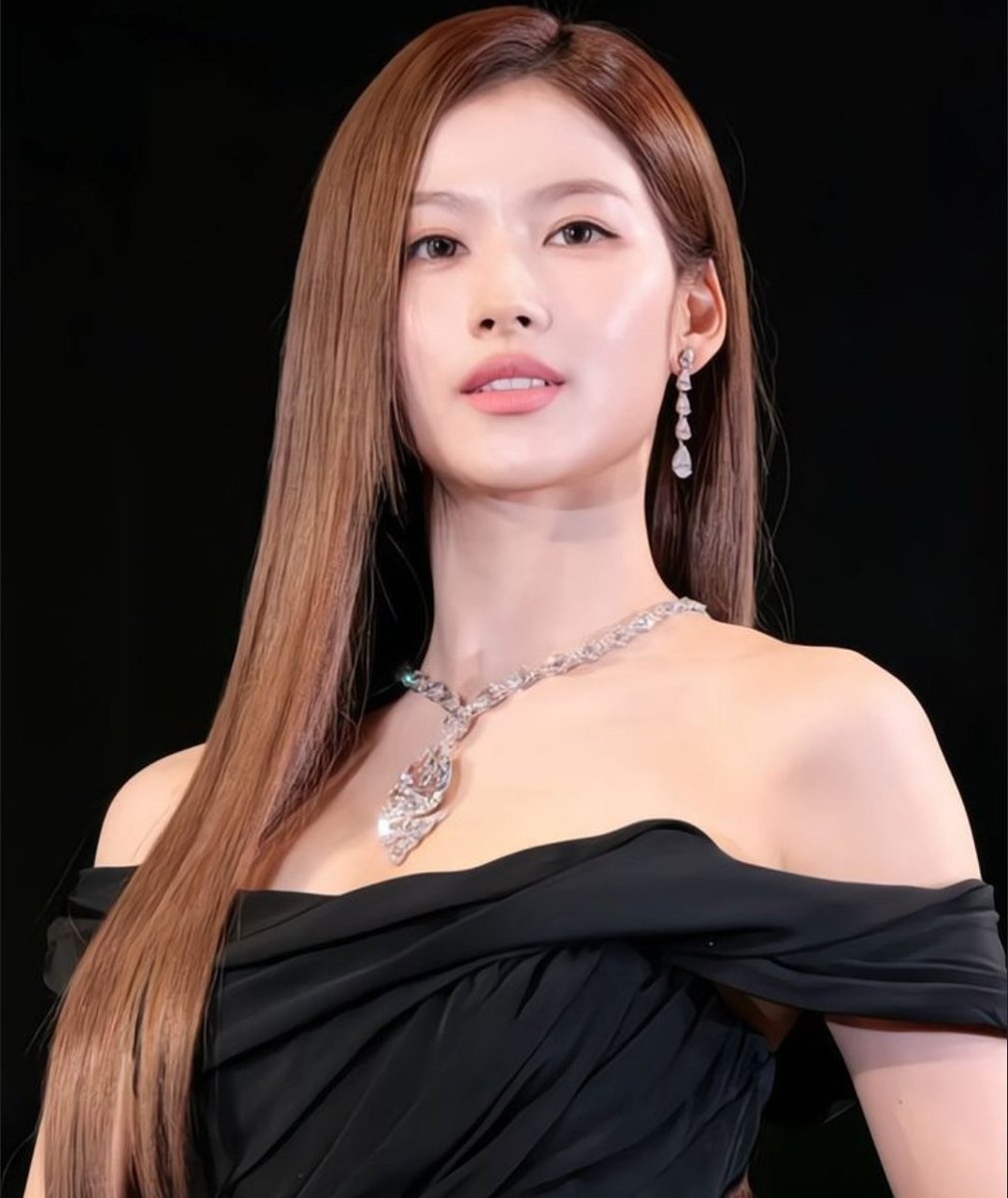 AboutMusicYT's tweet photo. TWICE's Sana will reportedly make her acting debut as the female lead in the movie Nyangi. https://t.co/xCYn1sj1OU