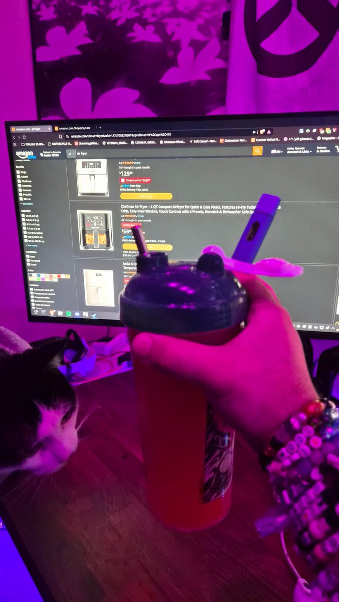 lynxarus's tweet photo. js high n tipsy asf lookin at AIR FRYERS ON AMAZON.

i miss my air fryer mane... https://t.co/QlTi8i1xeX