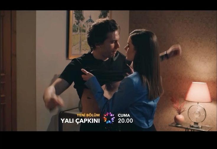 mrnescline's tweet photo. si hay alguien del fandom de Yalı Çapkını con vida necesito que me confirmen si esta escena existe o no, porque ya me ví ese capítulo y ESTO NO PASA pero se ven re reales y no dejan de aparecerme estas fotos en pinterest 😭🙏 https://t.co/YvigxJszu9